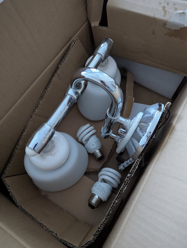 Bathroom vanity light with bulbs - photo 2
