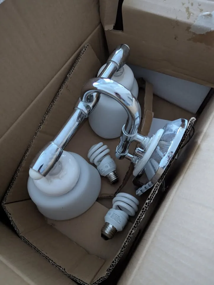 Bathroom vanity light with bulbs image indicator(2)