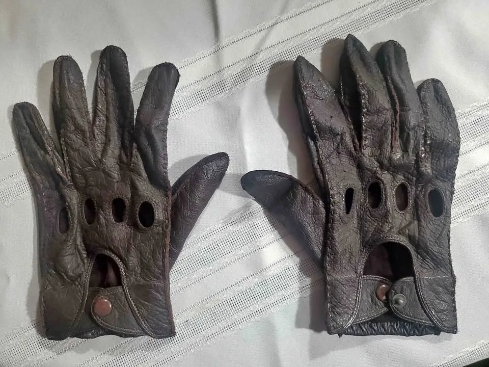 Leather driving gloves thumbnail