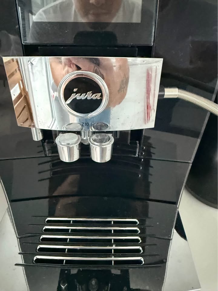 Jura Z10 Espresso Machine + Cool Control Milk Fridge - photo 2