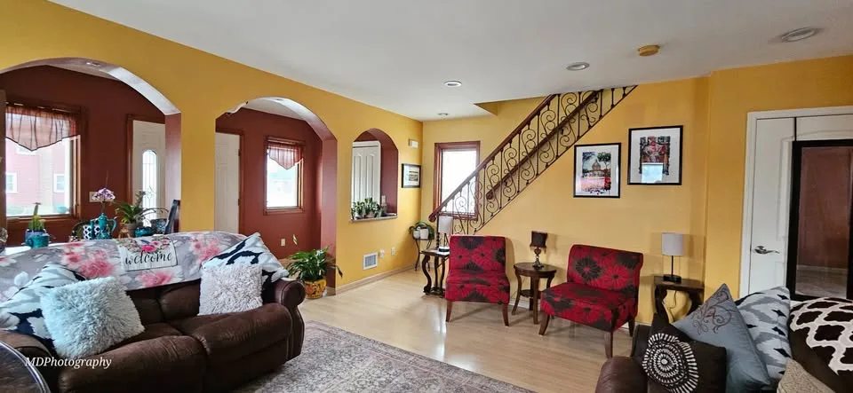 4 Beds 2 Baths House image indicator(2)