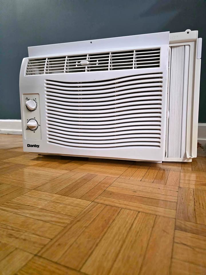 Danby 5000 BTU window AC - Perfect working condition