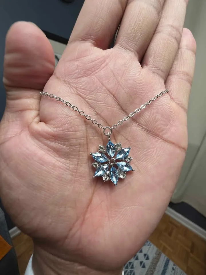 ✨ Elegant Snowflake Crystal Pendant Necklace ✨ image indicator(2)