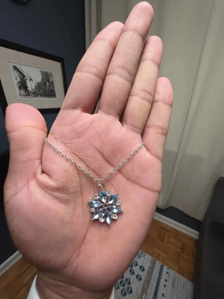✨ Elegant Snowflake Crystal Pendant Necklace ✨ image indicator(6)