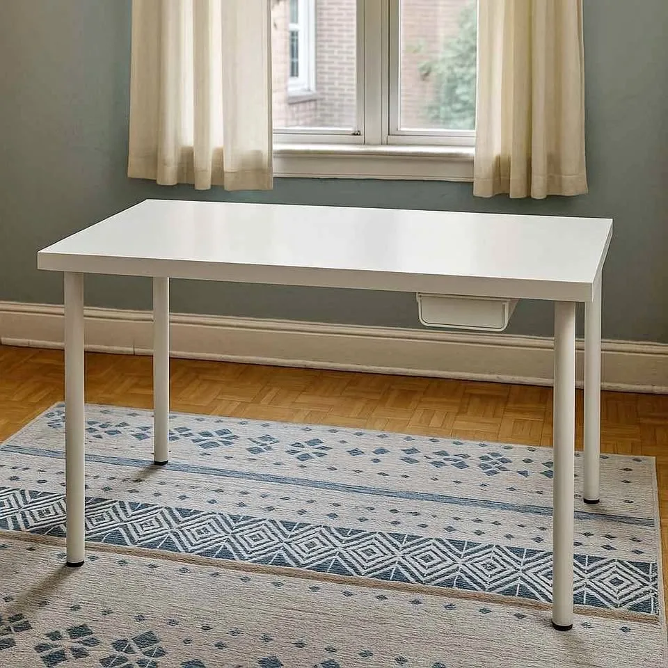 White IKEA Linnmon/Adils Desk – Like New Condition