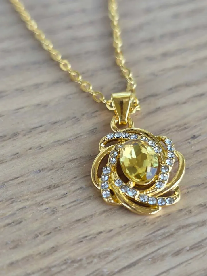 Elegant Gold Spiral Flower Pendant Necklace image indicator(4)