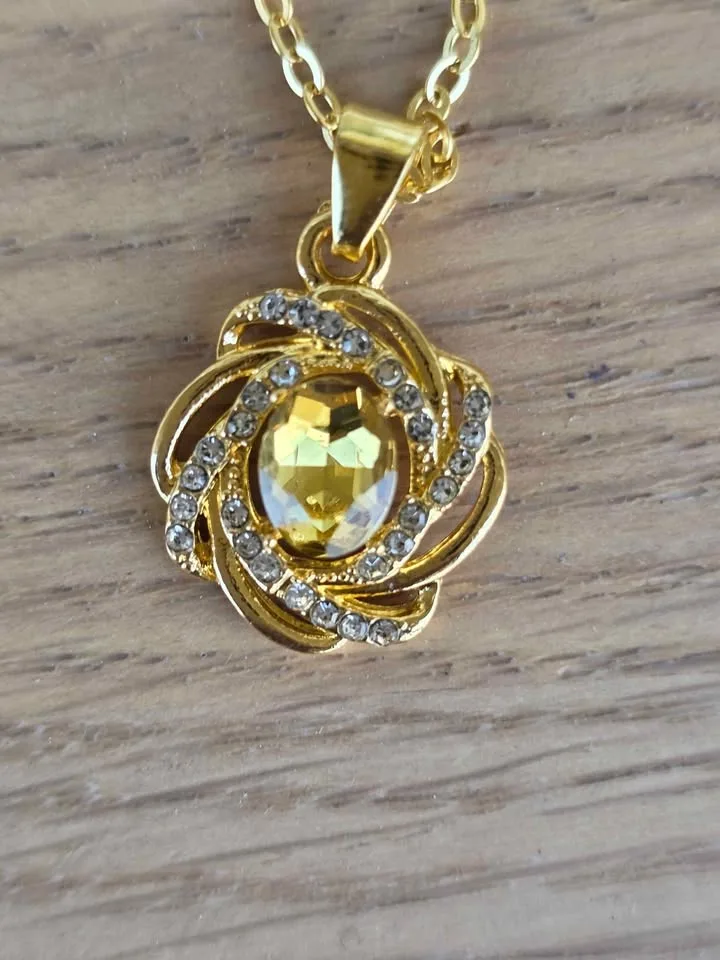 Elegant Gold Spiral Flower Pendant Necklace image indicator(5)