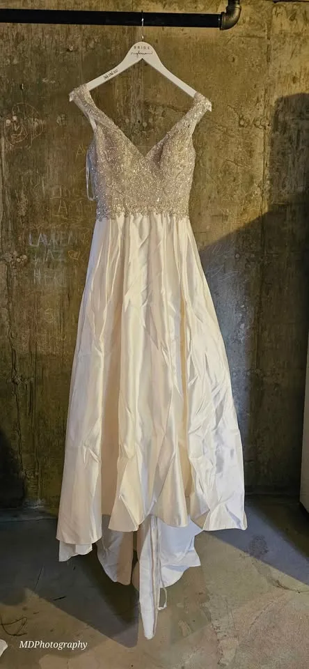 Moving Sale Oleg Cassini Wedding Dress Petite 0 Champagne image indicator(2)