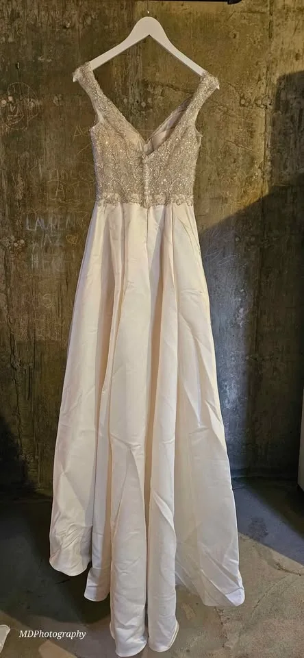 Moving Sale Oleg Cassini Wedding Dress Petite 0 Champagne image indicator(3)