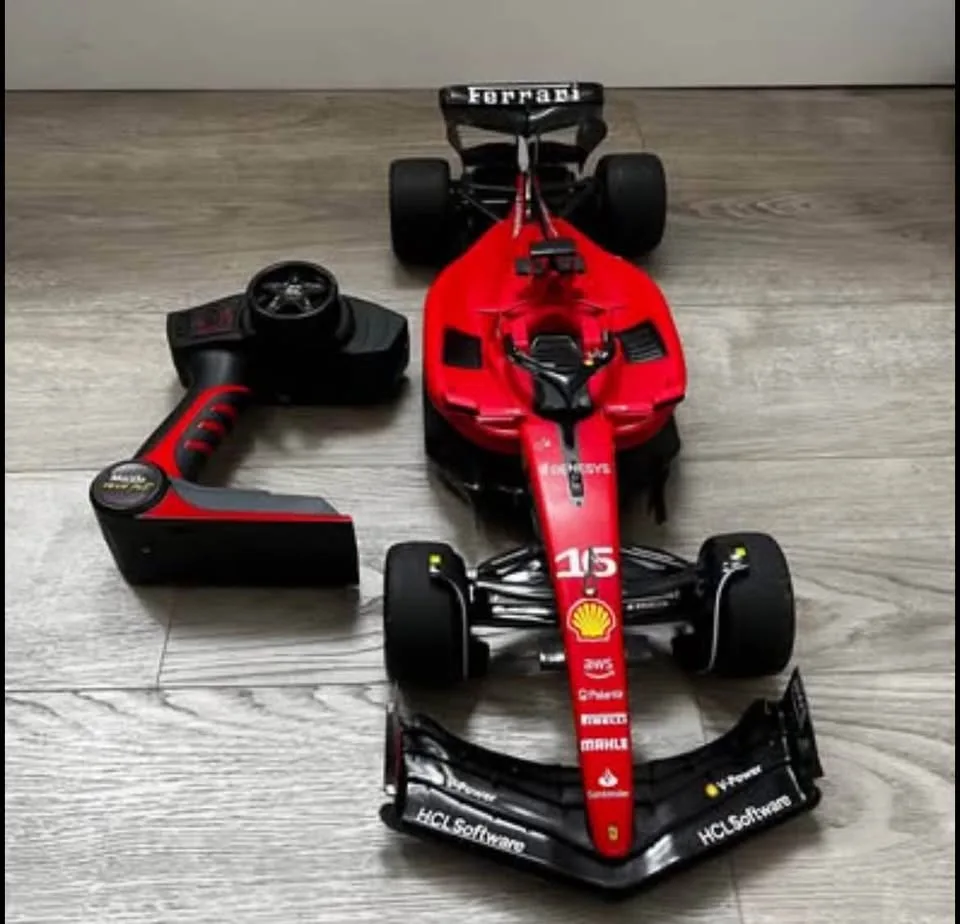 Maisto Red Bull Ferrari F1 RC Car image indicator(2)