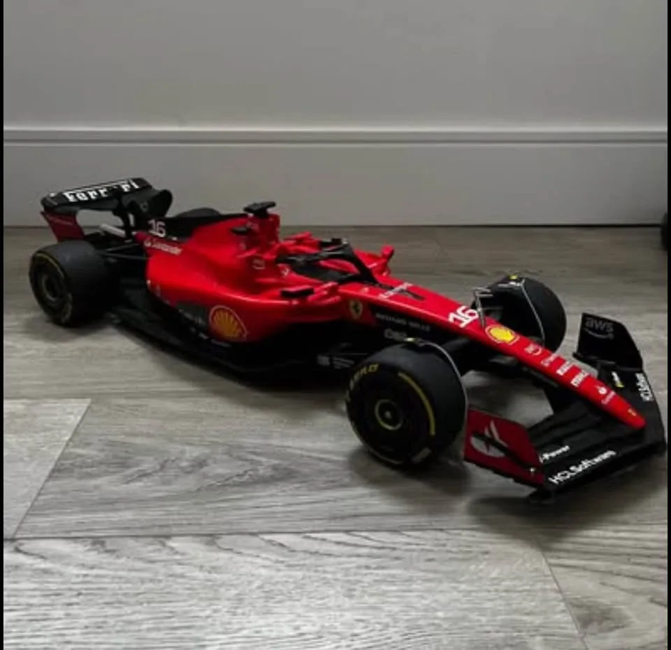 Maisto Red Bull Ferrari F1 RC Car image indicator(3)