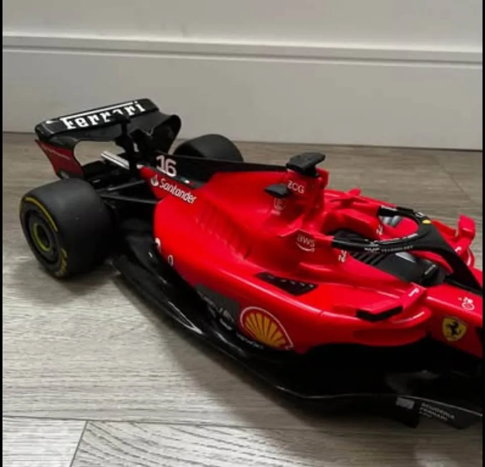 Maisto Red Bull Ferrari F1 RC Car image indicator(5)