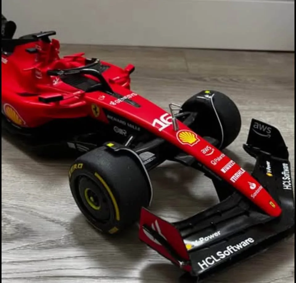 Maisto Red Bull Ferrari F1 RC Car image indicator(6)