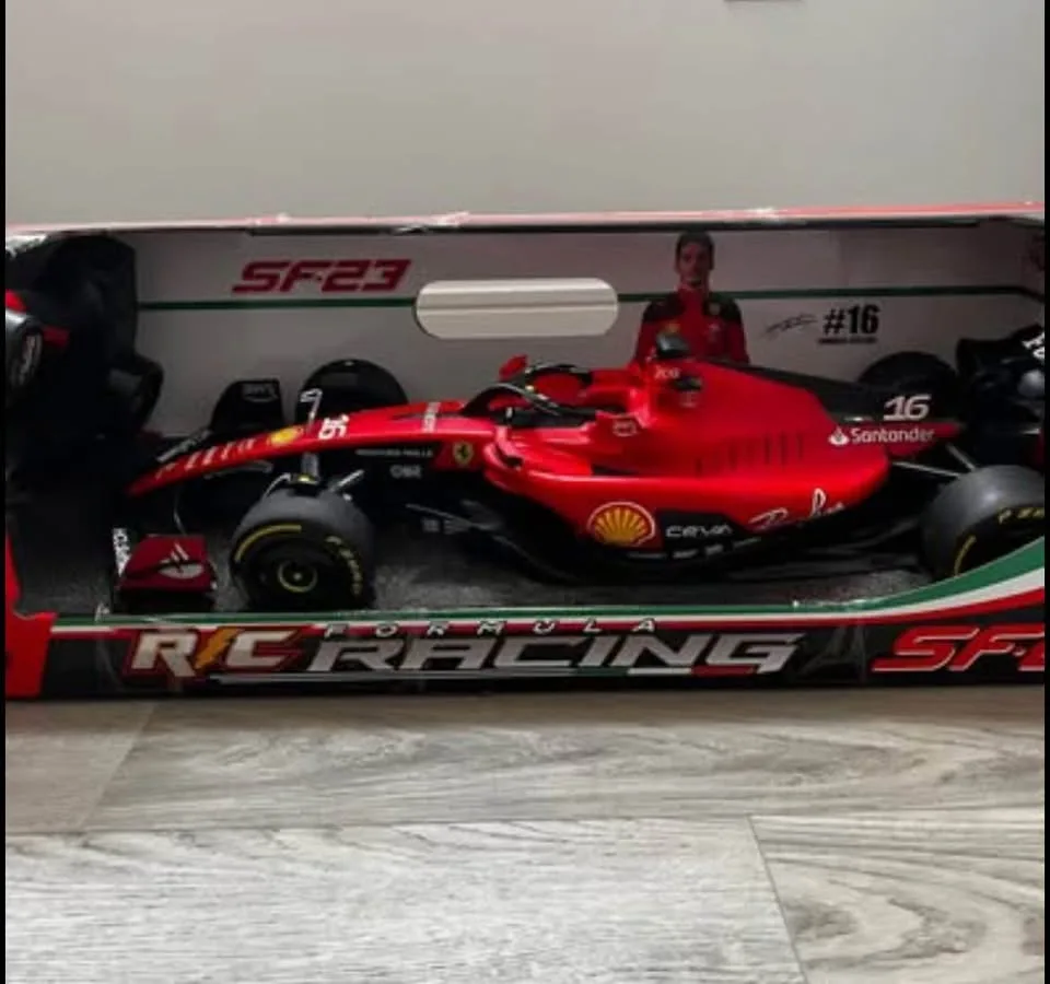 Maisto Red Bull Ferrari F1 RC Car image indicator(8)