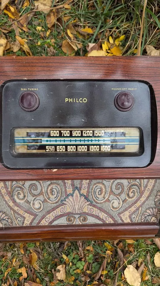 Vintage 1939 Philco Radio & Record Player image indicator(2)