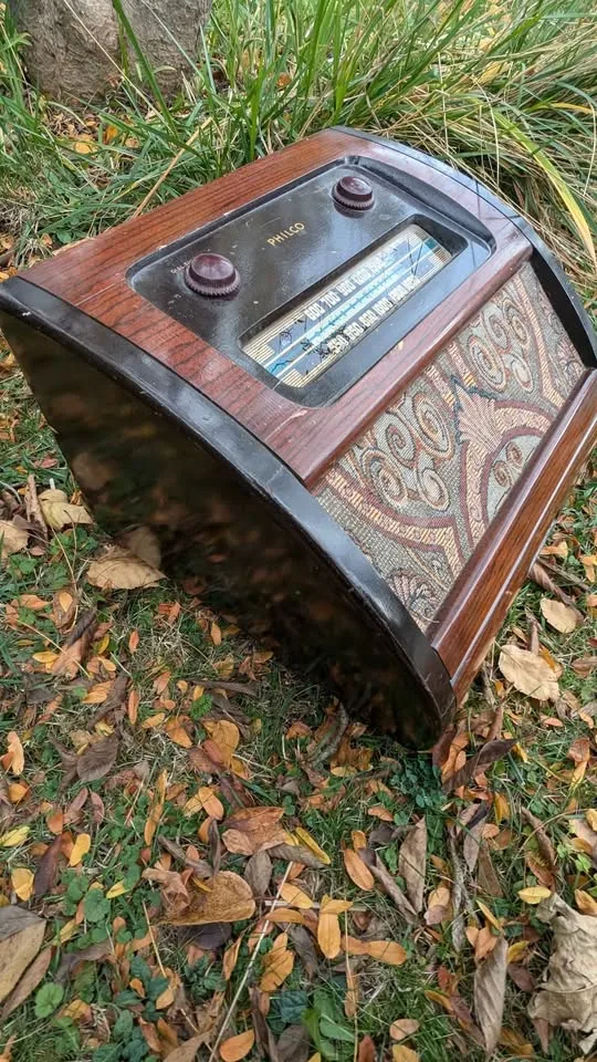 Vintage 1939 Philco Radio & Record Player image indicator(3)