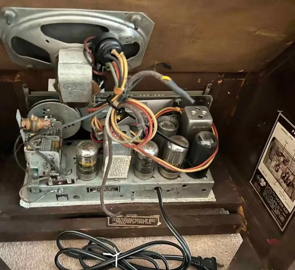 Vintage 1939 Philco Radio & Record Player image indicator(6)