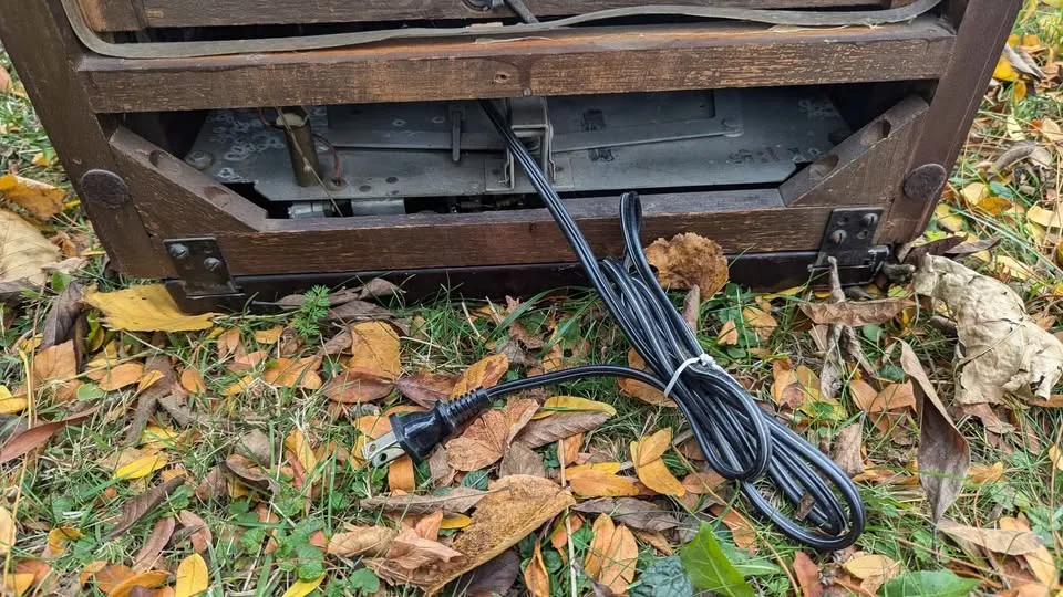 Vintage 1939 Philco Radio & Record Player image indicator(10)