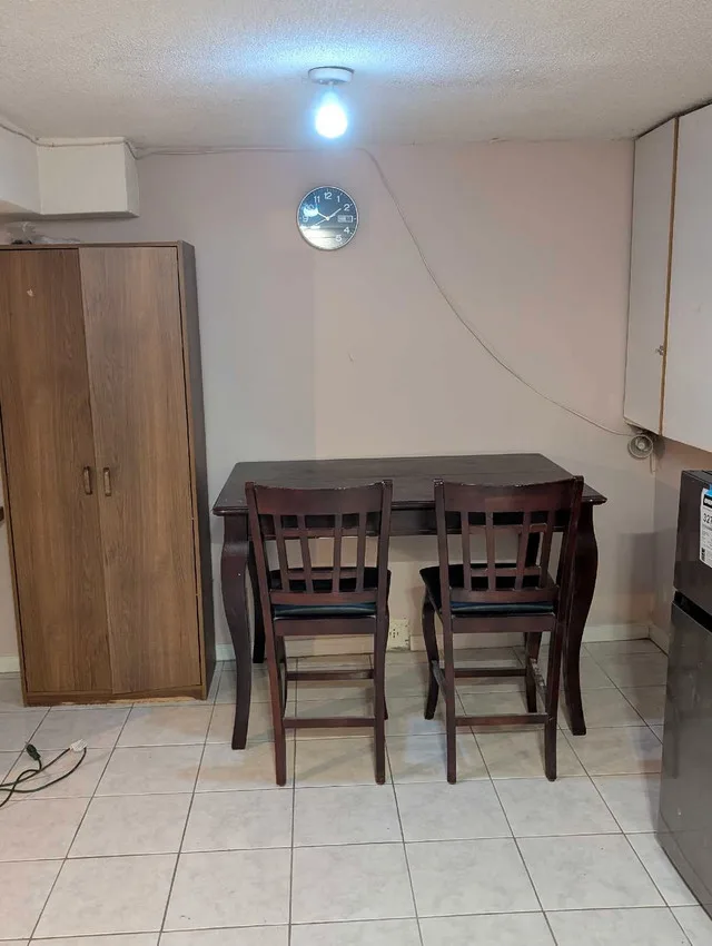 Studio basement with separate entrance image indicator(2)