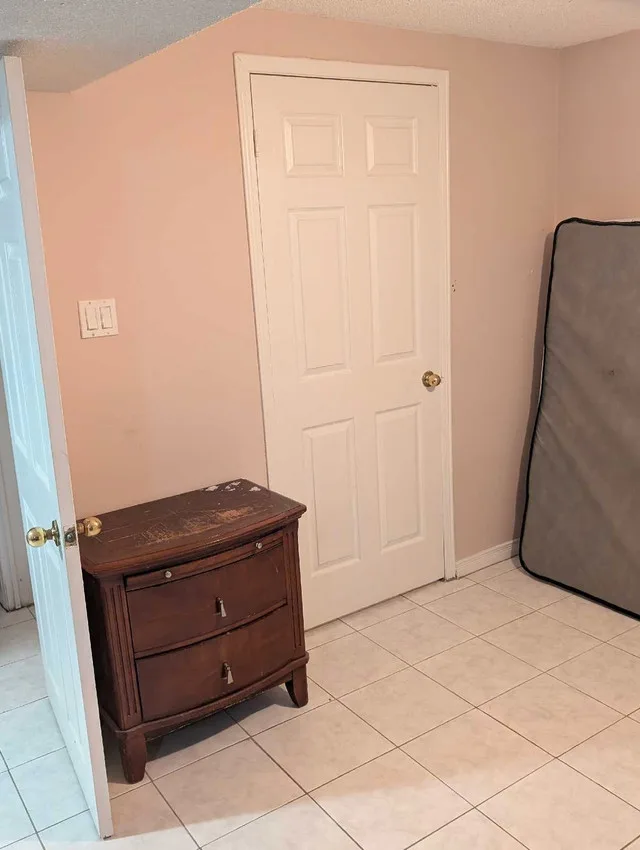 Studio basement with separate entrance image indicator(3)