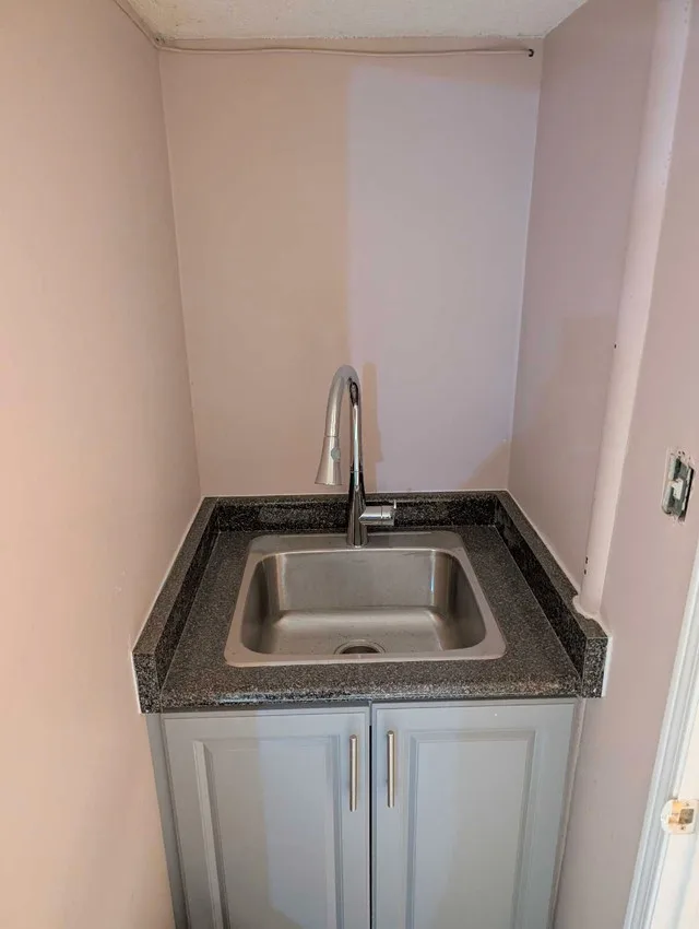 Studio basement with separate entrance image indicator(4)