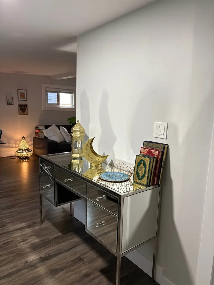 Clean, Functional, Gently Used Furniture image indicator(2)