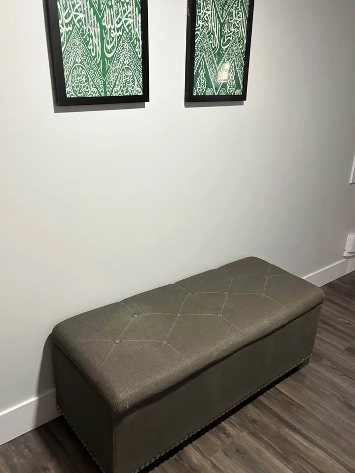 Clean, Functional, Gently Used Furniture image indicator(3)