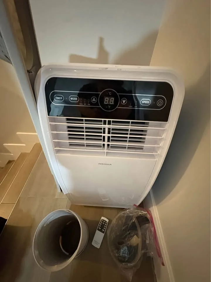 Move-Out Sale — Clean, Gently Used Furniture image indicator(6)