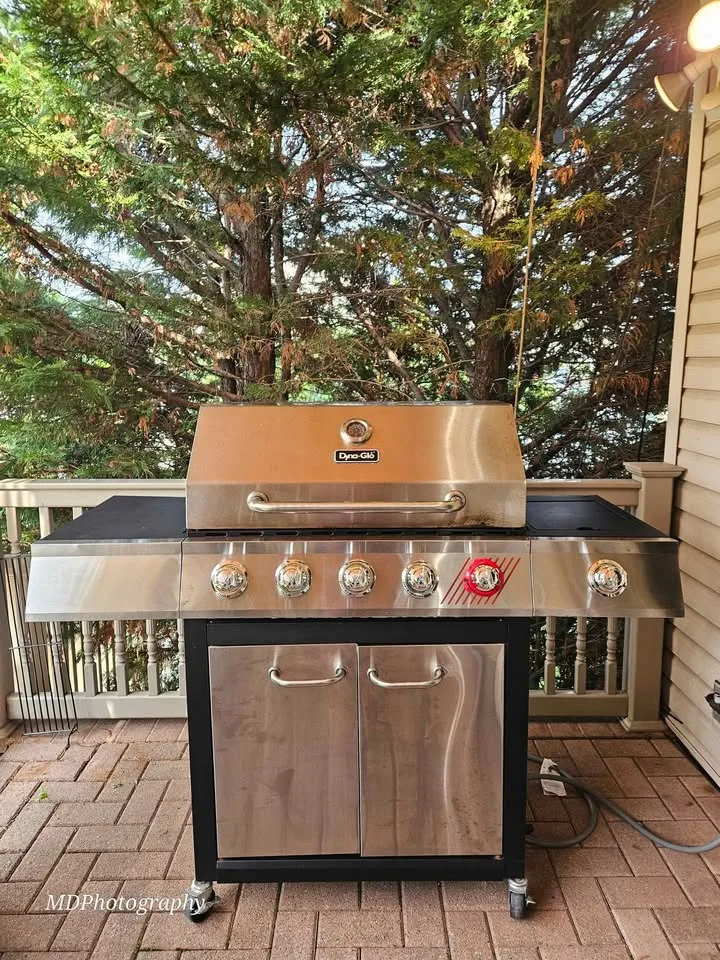 Dyna-Glo 5-Burner Natural Gas Grill image indicator(2)