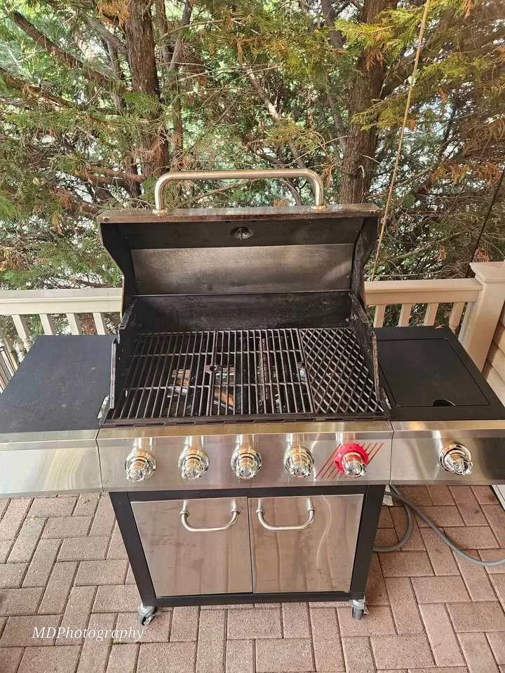 Dyna-Glo 5-Burner Natural Gas Grill image indicator(6)