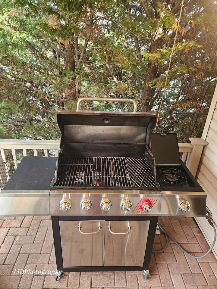 Dyna-Glo 5-Burner Natural Gas Grill image indicator(7)