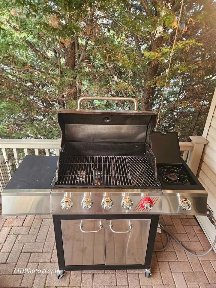 Dyna-Glo 5-Burner Natural Gas Grill image indicator(8)