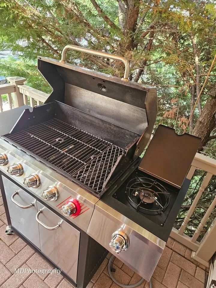 Dyna-Glo 5-Burner Natural Gas Grill image indicator(9)