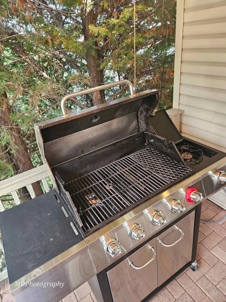 Dyna-Glo 5-Burner Natural Gas Grill image indicator(10)