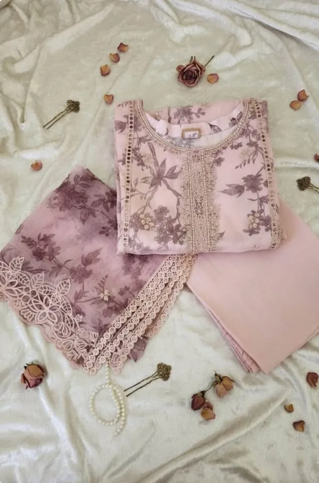 3pcs Pakistani Suit with Embroidered Organza image indicator(2)