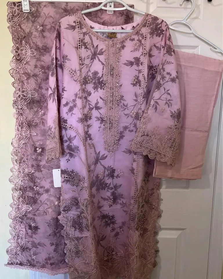 3pcs Pakistani Suit with Embroidered Organza image indicator(4)