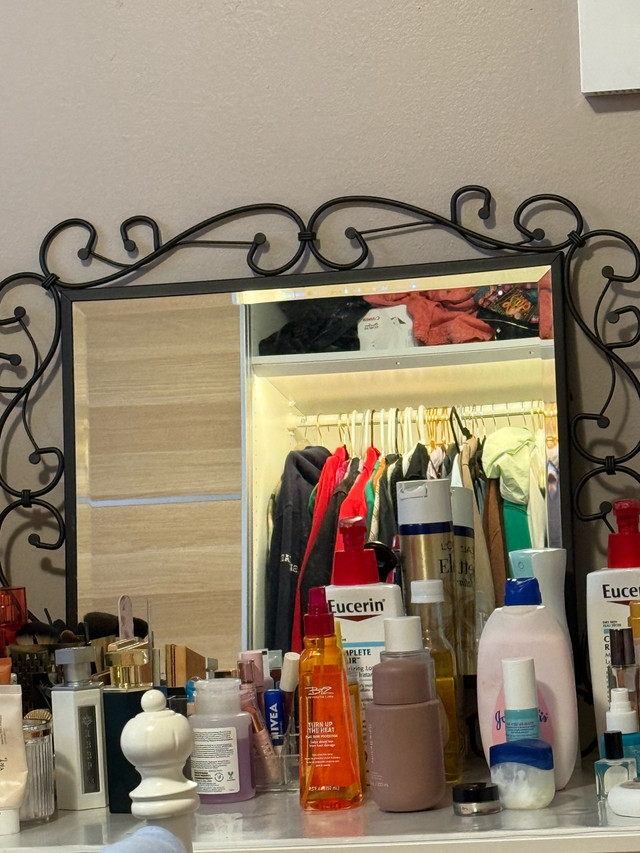 Decorative Wall Mirror – Black