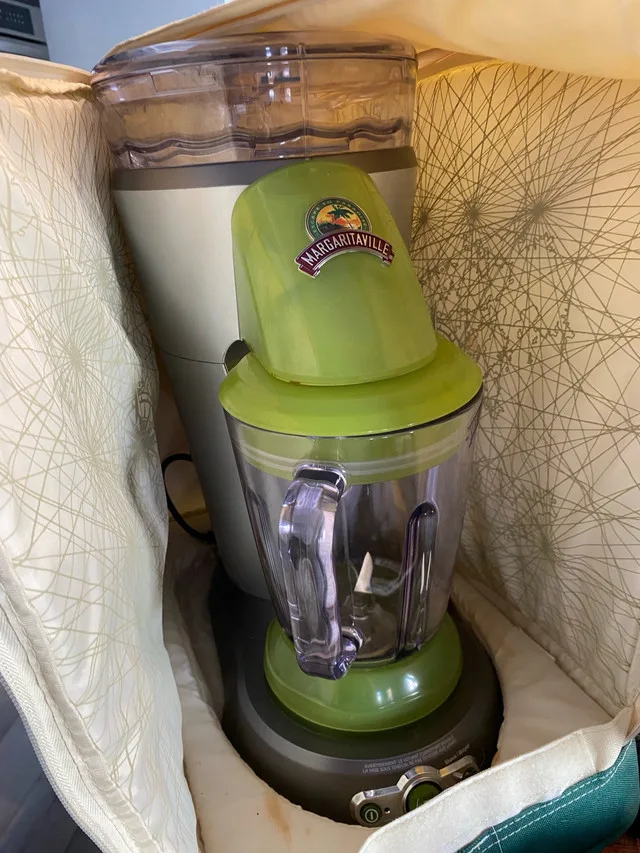 Barely used Margaritaville with carry bag image indicator(2)