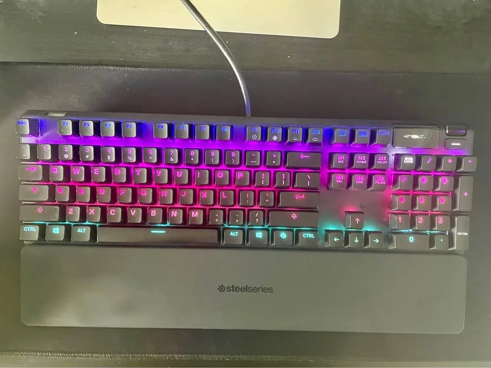 SteelSeries Apex Pro Mechanical Gaming Keyboard thumbnail