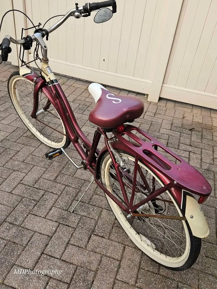 MOVING SALE Schwinn Ladies Cruiser Bicycle image indicator(7)