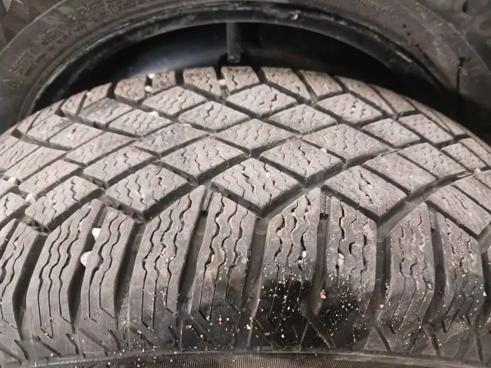 205 65 r16 CONTINENTAL WINTER TIRES on STEEL RIMS image indicator(2)