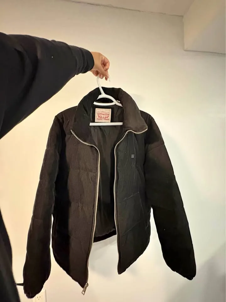 🖤 Levi’s Black Puffer Jacket – Women’s Large 🧥