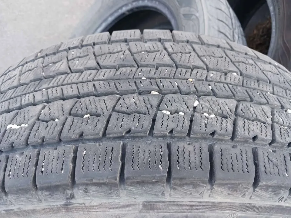 235 65 r17 TWO FALKEN ESPIA EPZ II WINTER SUV VAN JEEP TIRES image indicator(2)