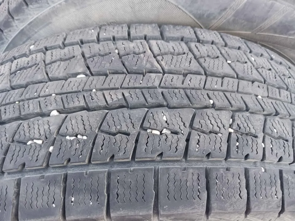 235 65 r17 TWO FALKEN ESPIA EPZ II WINTER SUV VAN JEEP TIRES image indicator(3)