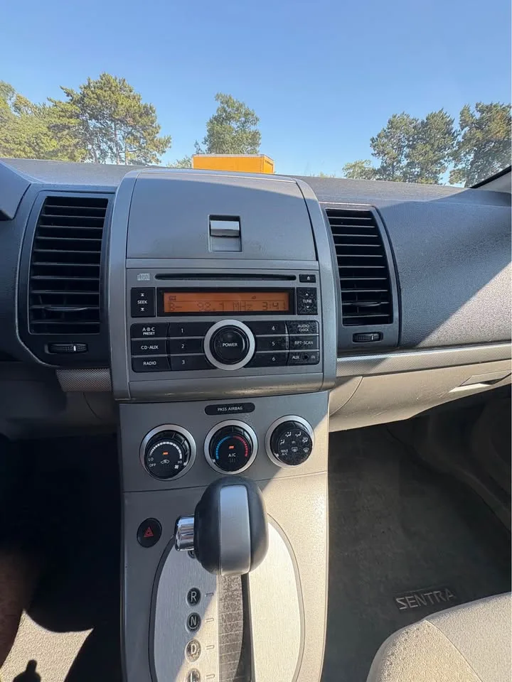 2009 Nissan Sentra image indicator(10)