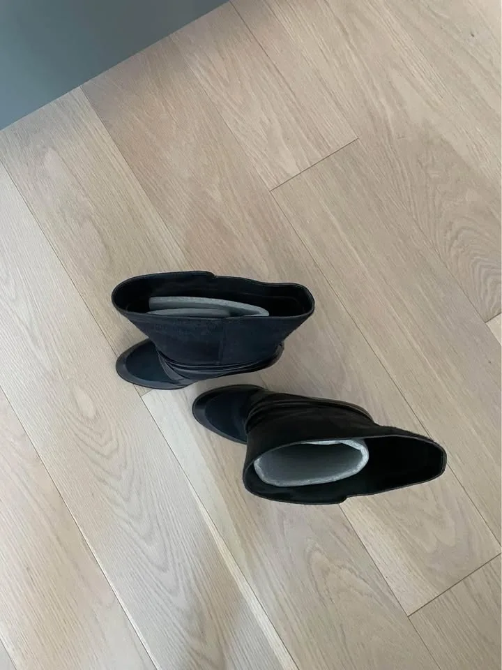 Brand new women’s Todd boots black size 40 image indicator(4)