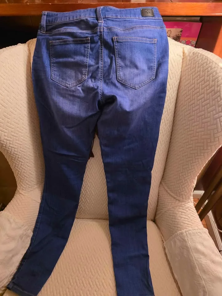 Celebrity Pink Jeans image indicator(2)