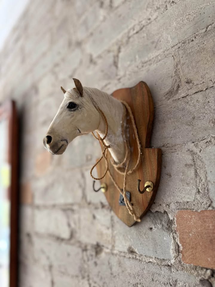 Vintage Horse Head Wall Hanger / Key Holder | Equestrian Decor - photo 2
