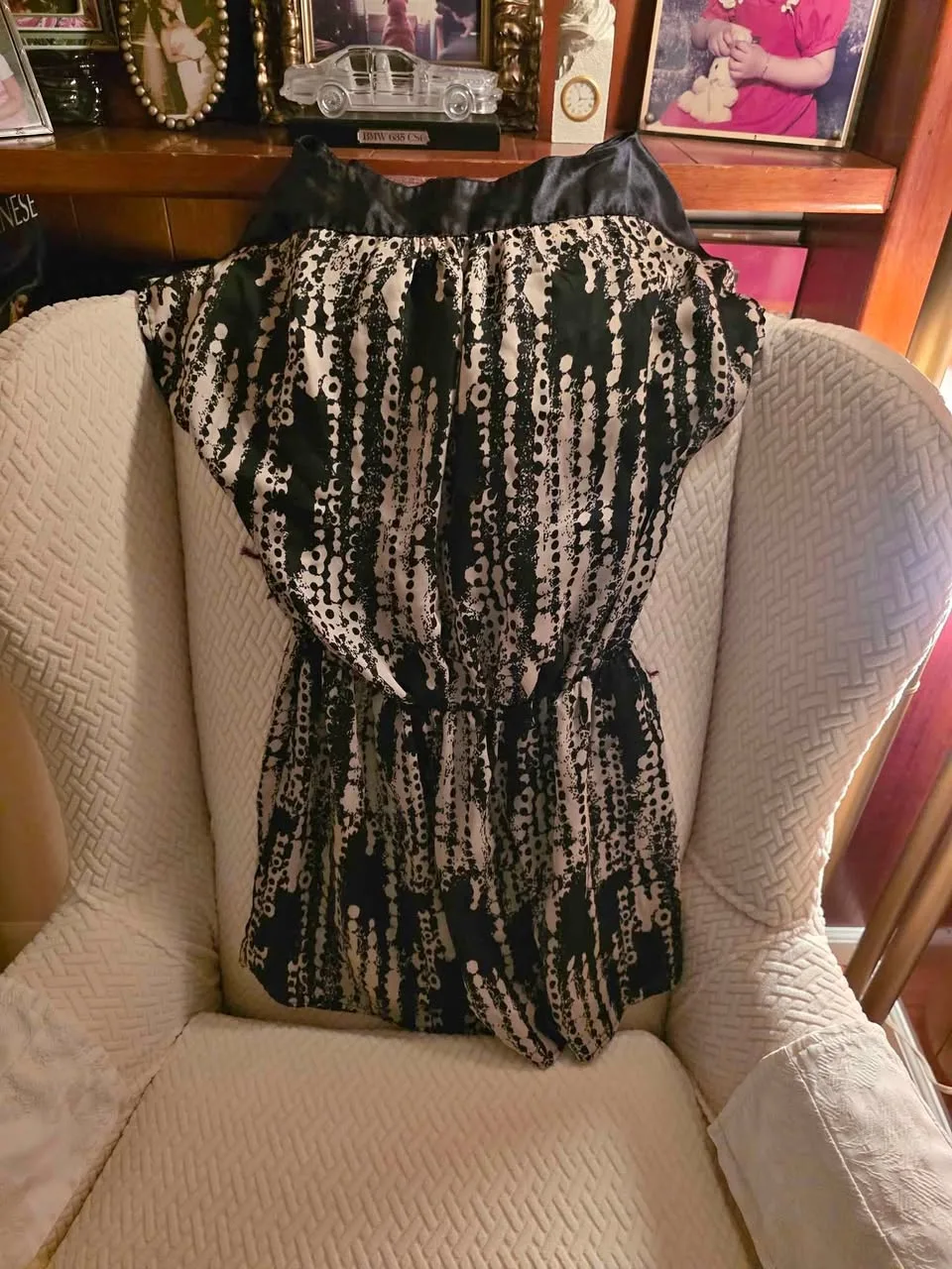 Woman's blouse thumbnail