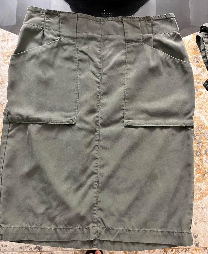 Reitmans skirt - small